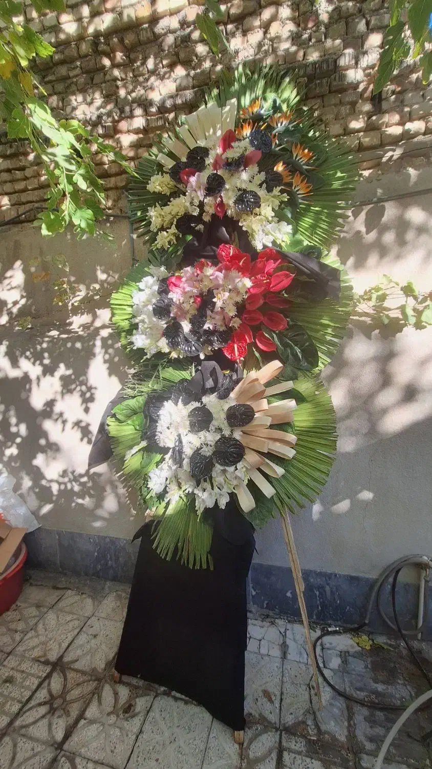 تاج گل مصنوعی ترحیم|گل مصنوعی|اراک, |دیوار