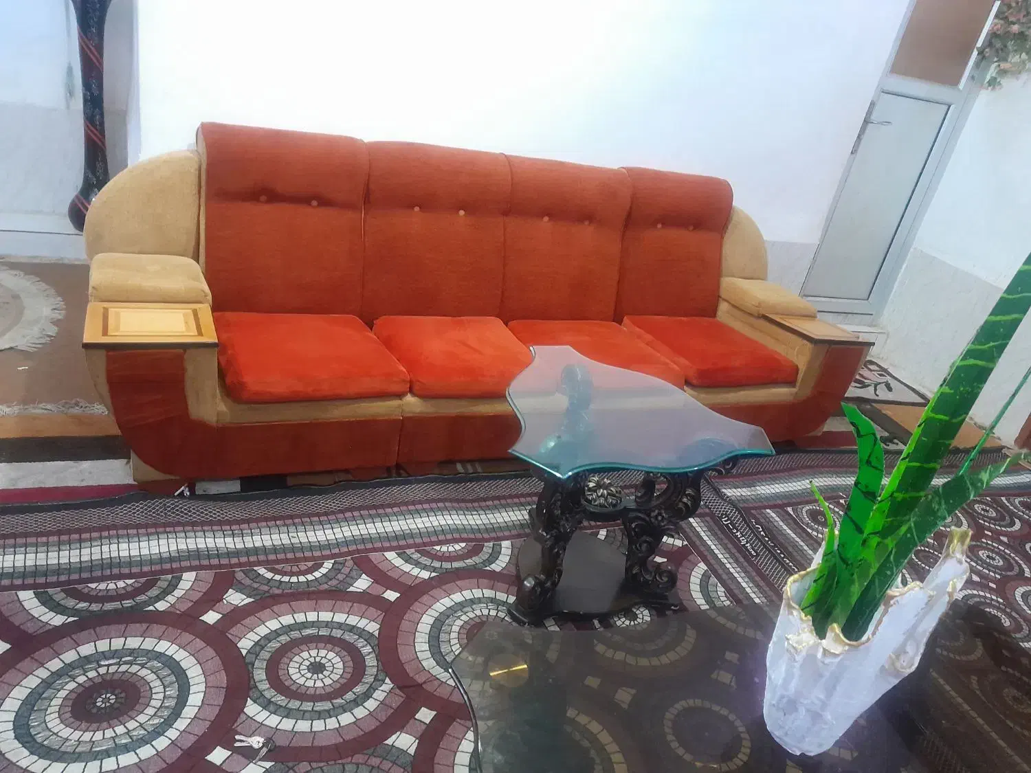 مبل ۸نفره به فروش میرسد بشرط تمیز|مبلمان خانگی و میز عسلی|بندر امام خمینی, |دیوار