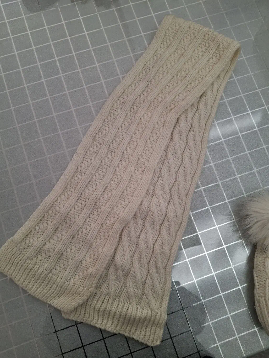 شال و کلاه بچگانه|کفش و لباس بچه|اصفهان, تخت فولاد|دیوار