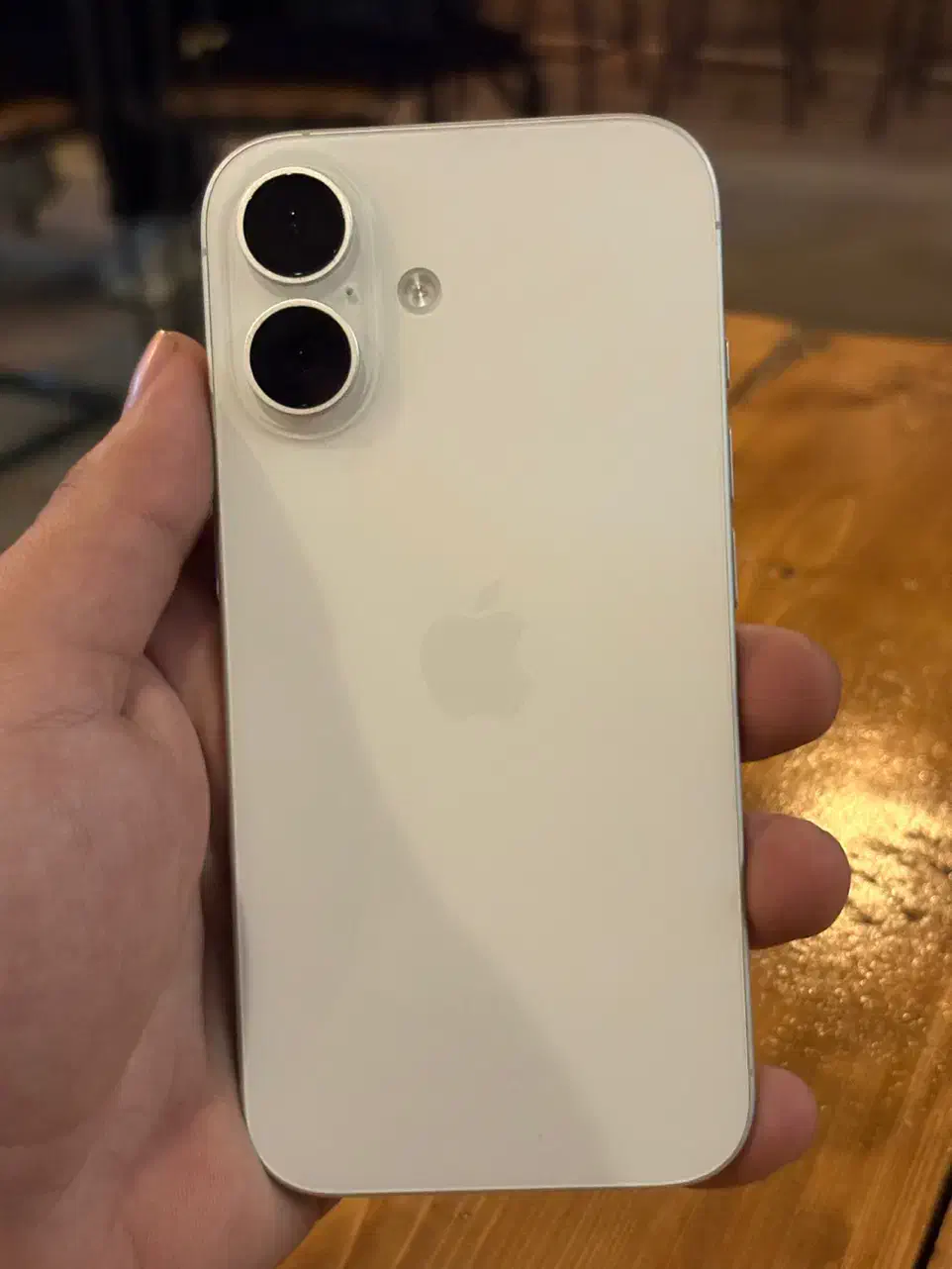 ایفون ۱۶ سفید بدون نقطه در حد|موبایل|سیرجان, |دیوار