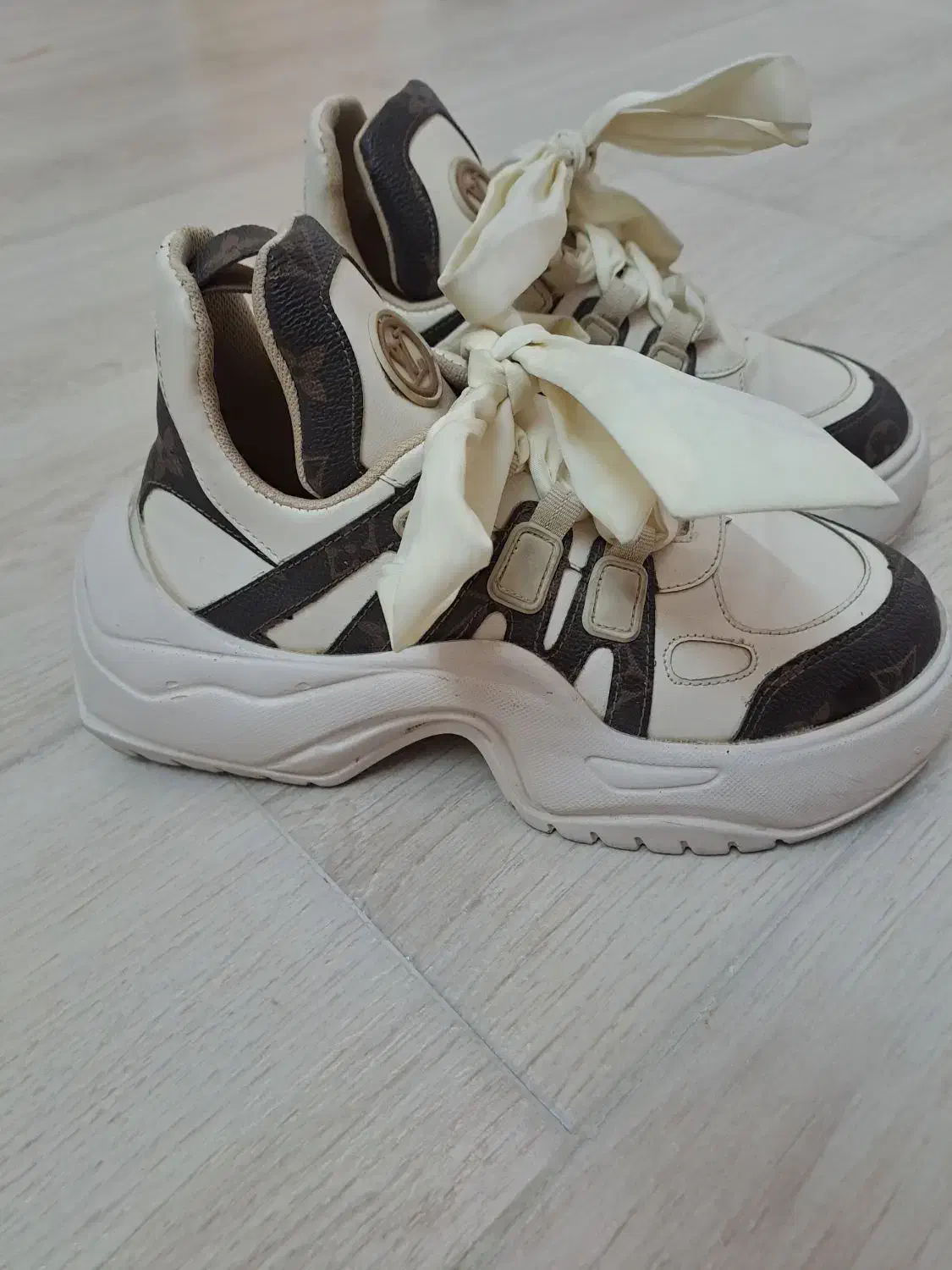 کتونی دخترانه|کیف، کفش، کمربند|قم, وادی السلام|دیوار