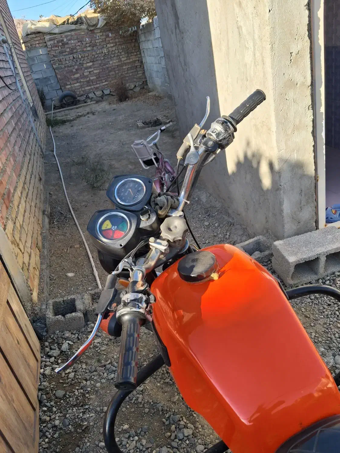 ایژ|موتورسیکلت|اسفندقه, |دیوار