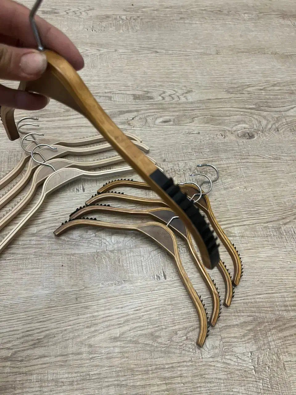 چوب کار لباس (آویز چوبی )|بندرخت و رختآویز|فردیس, داوری|دیوار