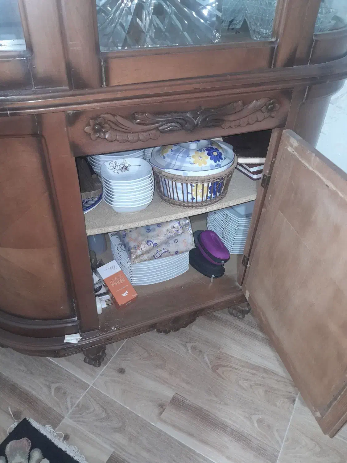 بوفه قدیمی  سالم  مناسب قدیمی پسند ها|بوفه، ویترین، کنسول|رشت, دیانتی|دیوار