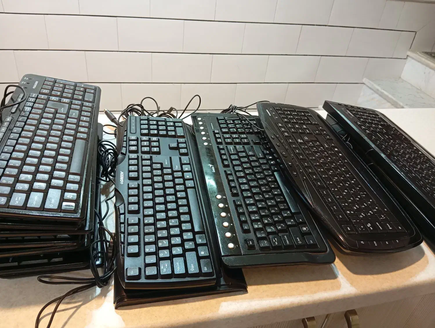 کیبورد فقط ۲۸۰ و مانیتور ۱۷و۱۹مناسب دوربین|قطعات و لوازم جانبی رایانه|کاشان, لتحر|دیوار