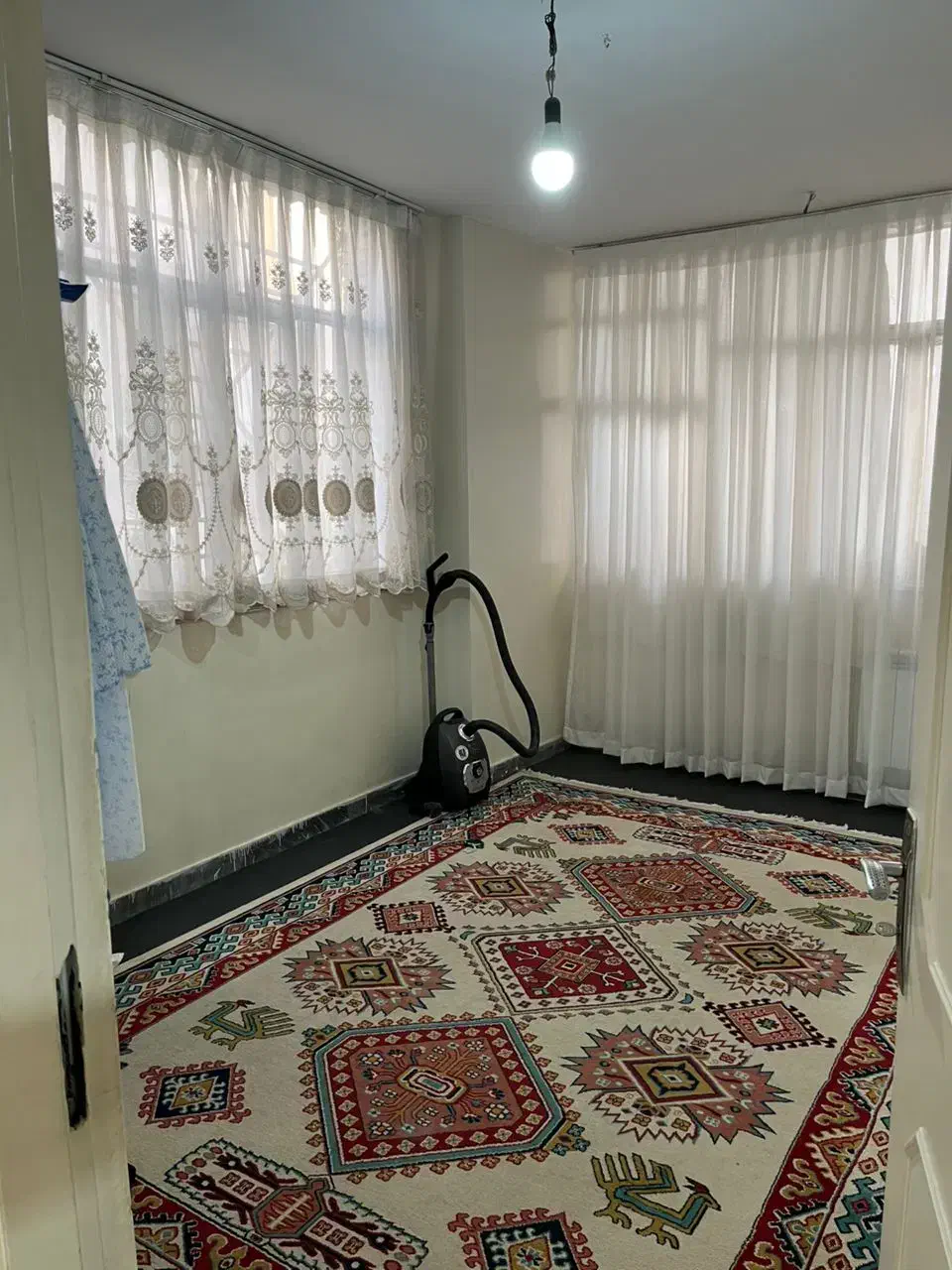 ۱۳۸متر تک واحدی پارکینگ انباری بسیار تمیز