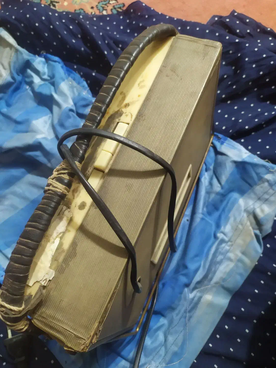 رادیو کلکسیونی|کلکسیون اشیاء عتیقه|میان جلگه, |دیوار