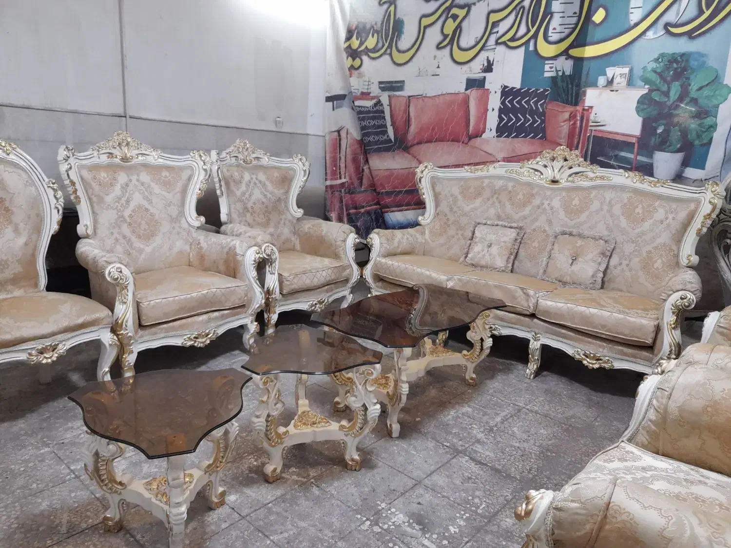 مبل ۹نفره چوب گردو با میز کامل شاه نشین|مبلمان خانگی و میز عسلی|قم, نیروگاه|دیوار