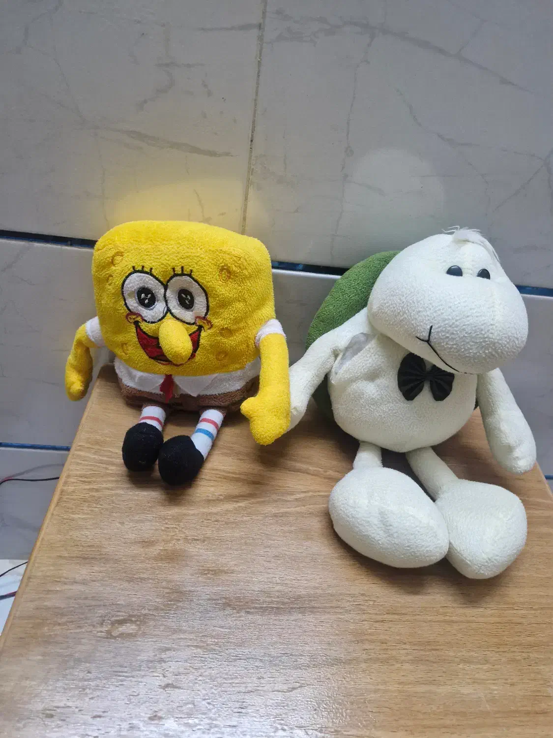 تعدادی عروسک|اسباب‌بازی بچه|اراک, |دیوار