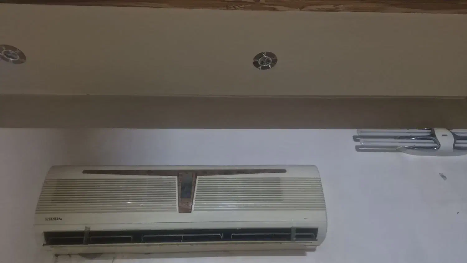 کولر گازی|کولر گازی و فن‌کوئل|قم, قلعه کامکار|دیوار