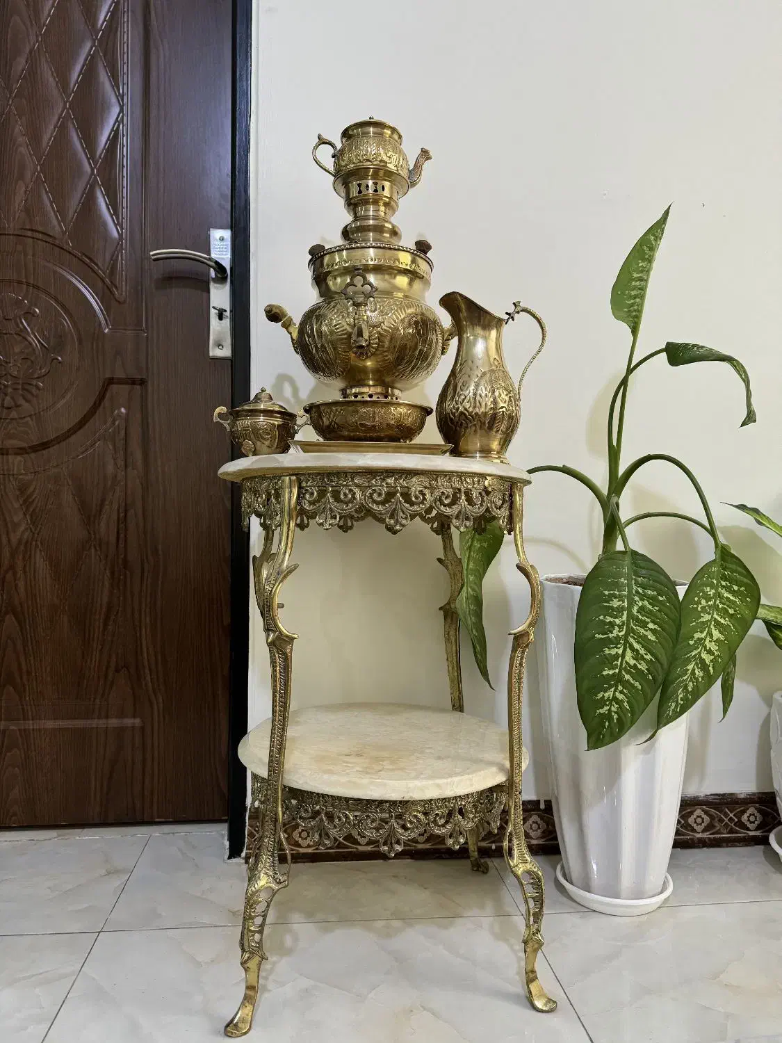 سماور زغالی ۶ لیتری برنج با پایه میز برنز|سماور، چای‌ساز، قهوه‌ساز|شهریار, شهریار|دیوار