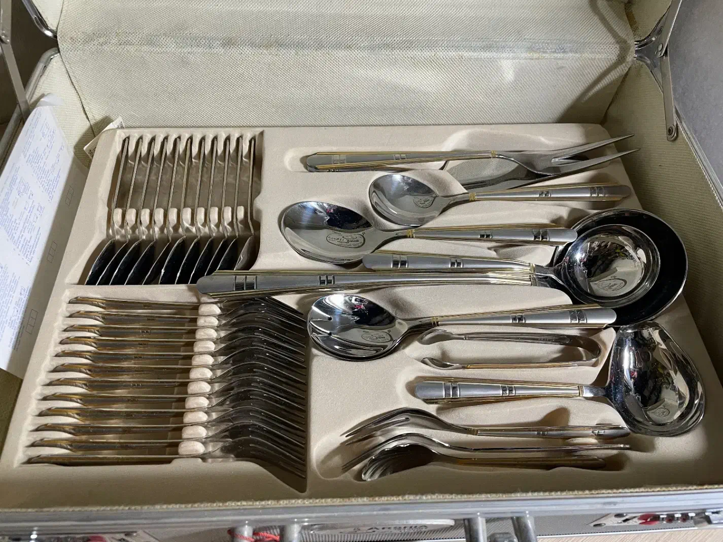 سرویس قاشق چنگال ۱۲۸ پارچه استیل سامسونتی|ظروف سرو و پذیرایی|اصفهان, برازنده|دیوار