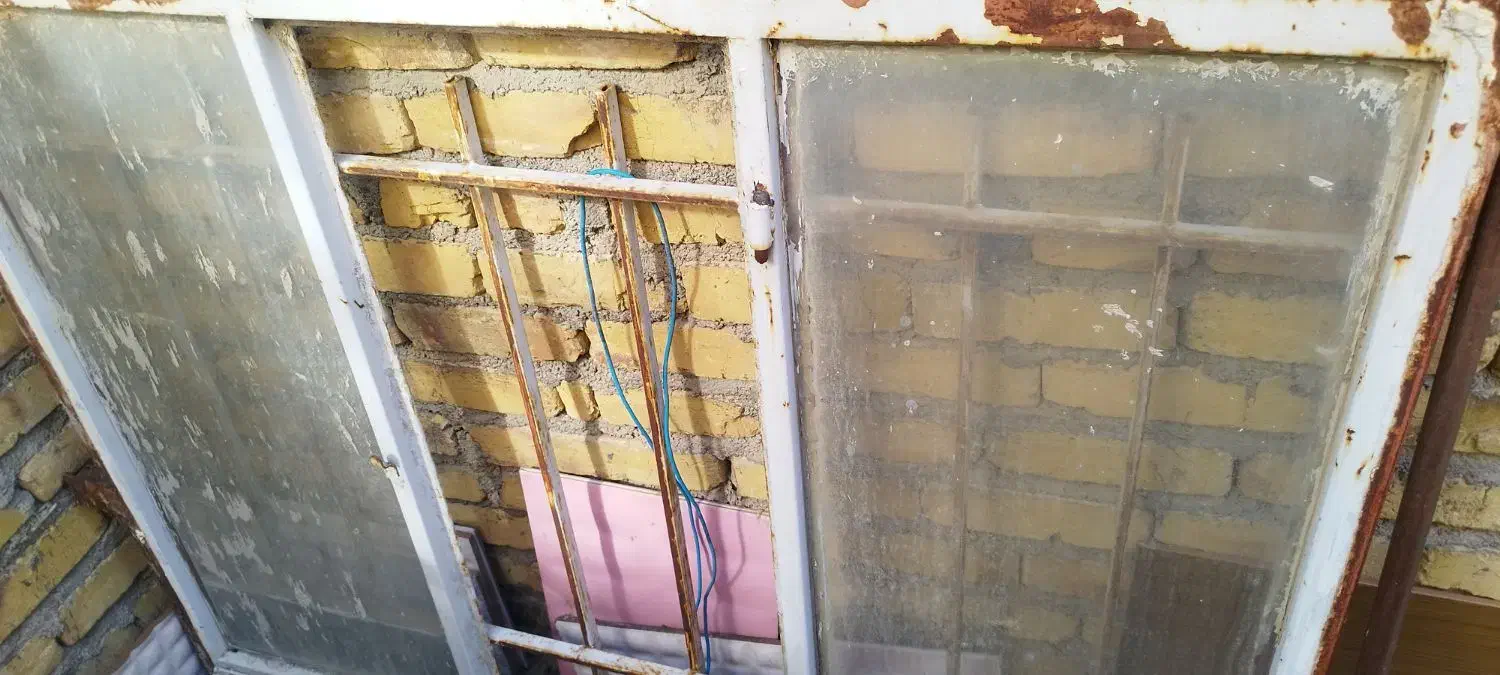 پنجره اهنی|مصالح و تجهیزات ساختمان|دهگلان, |دیوار