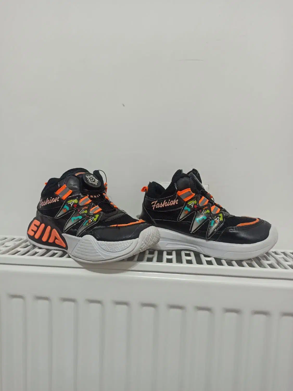 کفش اسپرت پمپی فقط 1 عدد مونده|کفش و لباس بچه|پیرانشهر, |دیوار