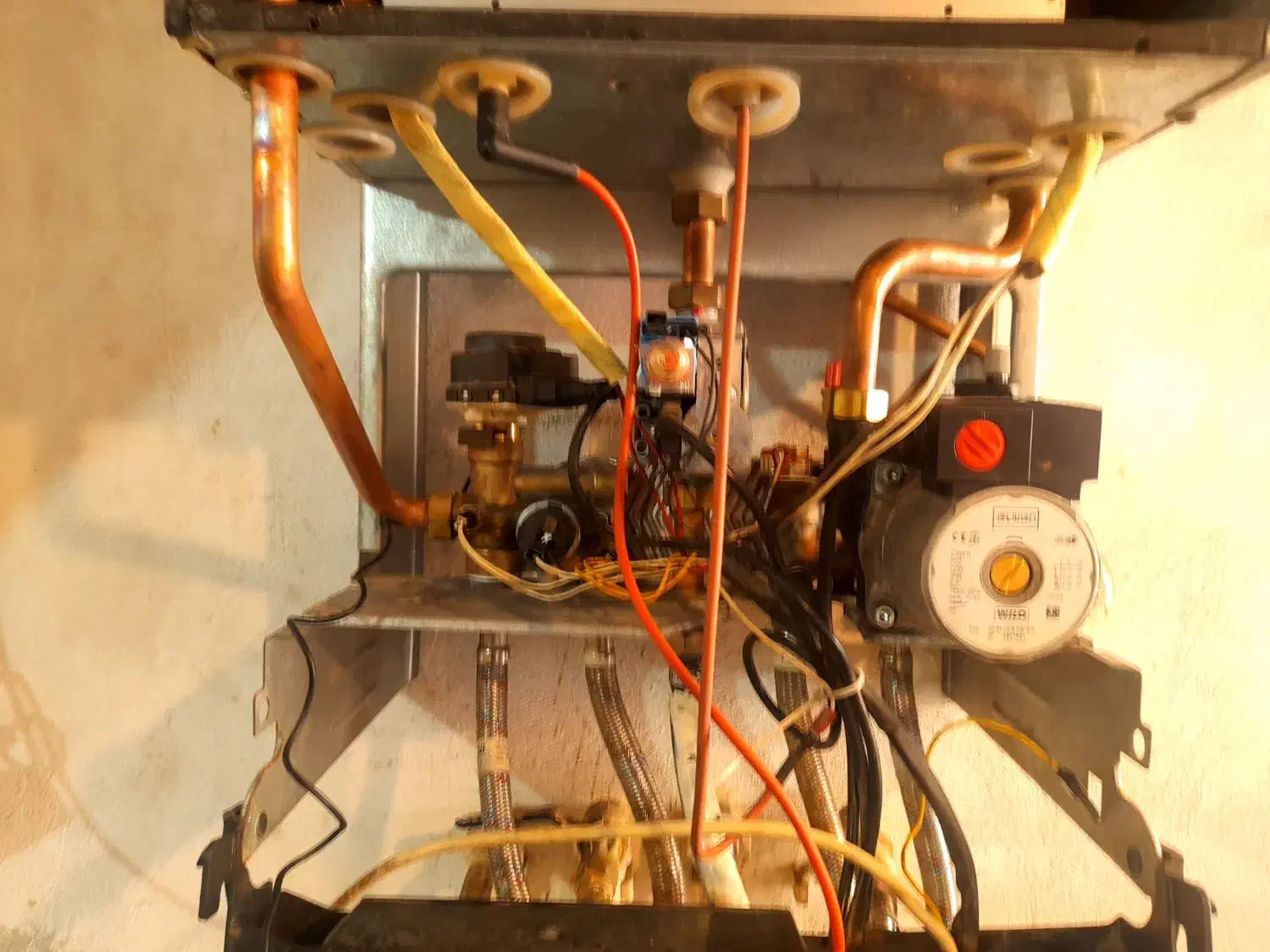 پکیج ایران رادیاتور مدل E24ff|آبگرمکن، پکیج، شوفاژ|رشت, کوی جام جم|دیوار