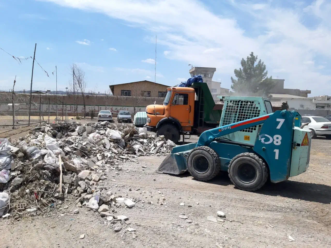 خاکبرداری با بابکت و کامیون هشتن|خدمات حمل و نقل|مشهد, آزادشهر|دیوار