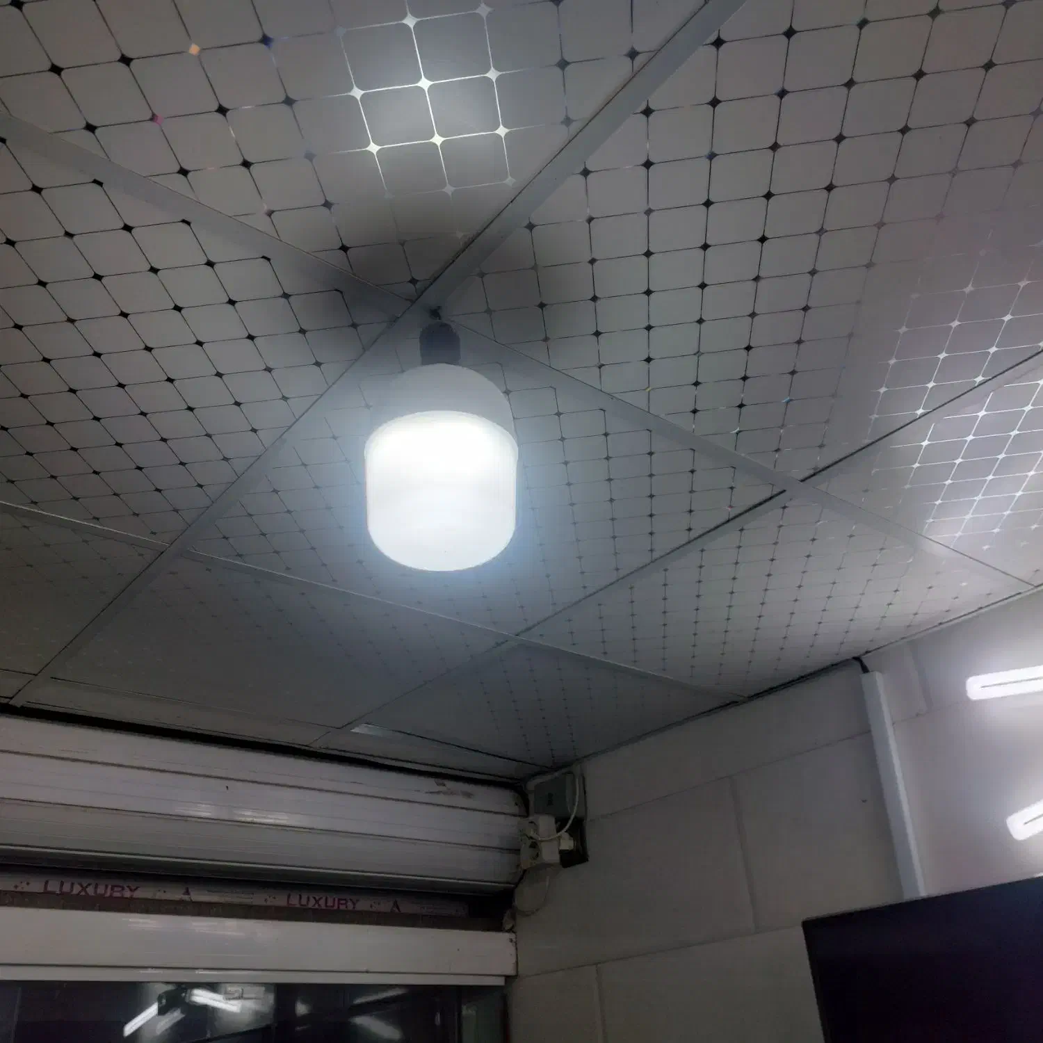 نگاه نوین|لامپ و چراغ|قلعه نو, |دیوار