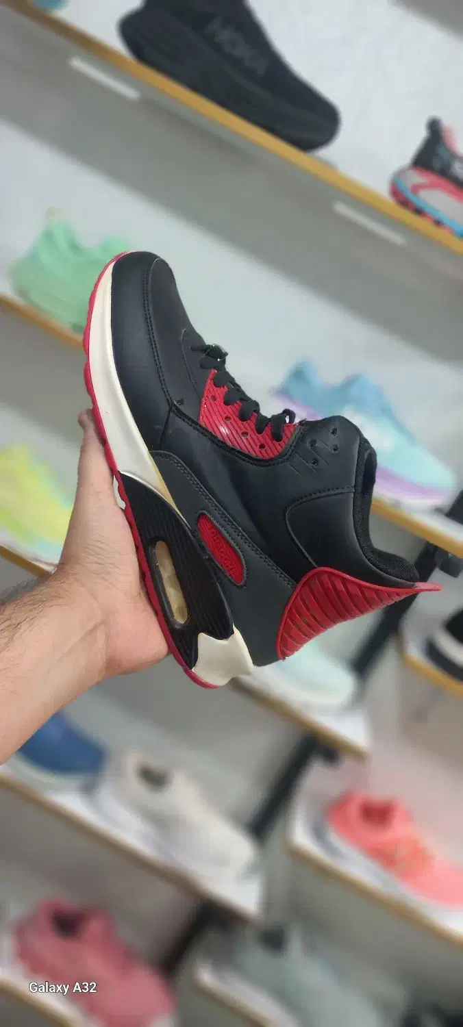 حراج کفش ساقدار پسرانه فقط ۸۵۰/۰۰۰ تومان|کیف، کفش، کمربند|ایلام, |دیوار