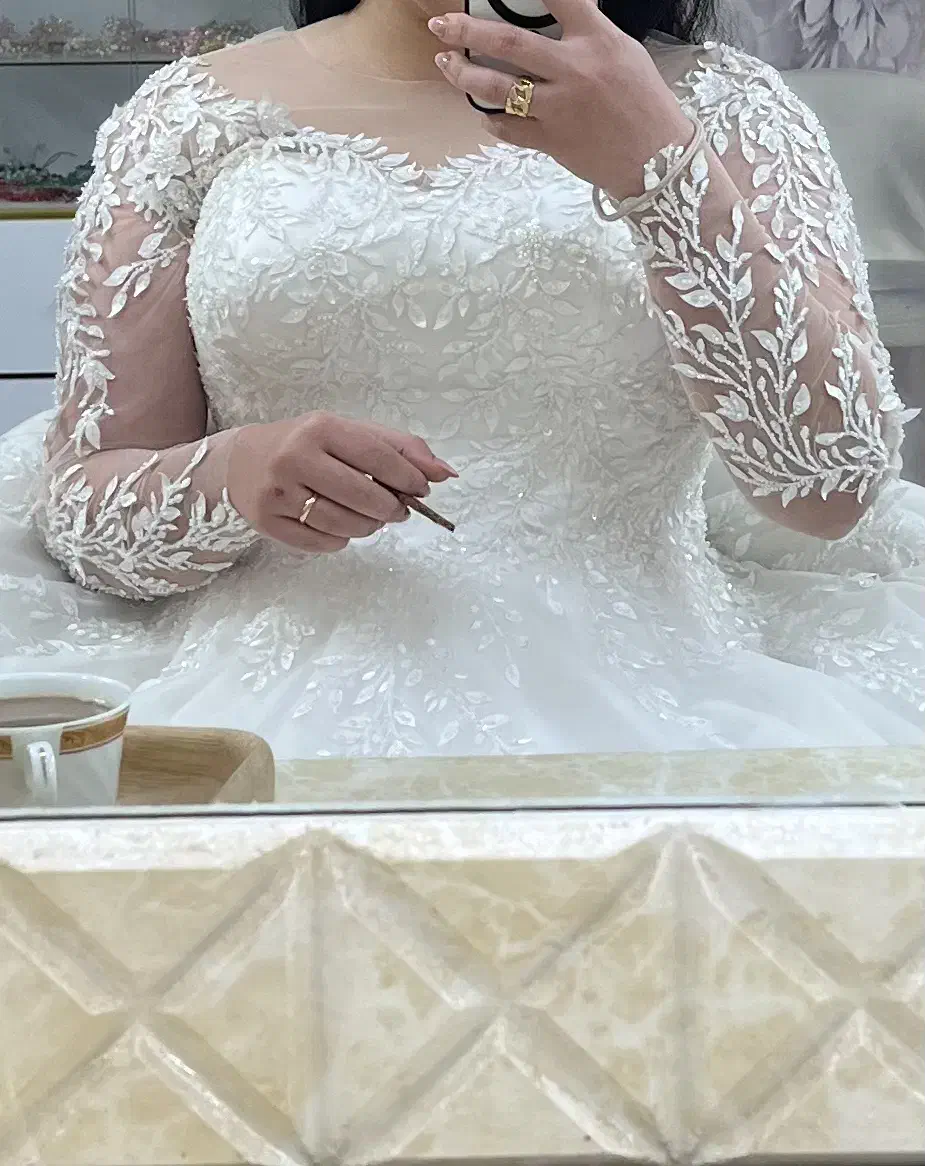 لباس عروس|لباس|رشت, باهنر|دیوار