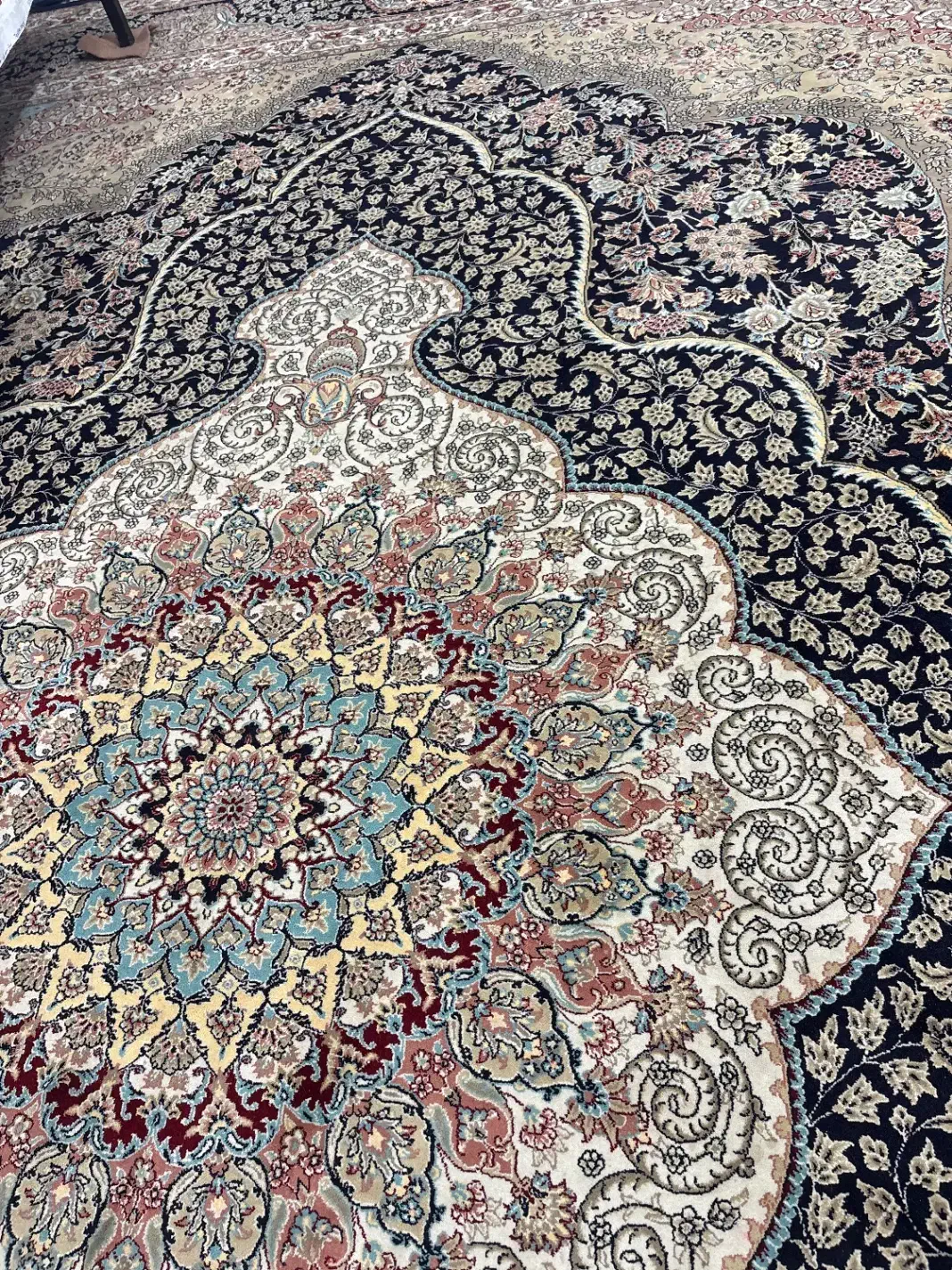 فرش ۱۲متری ۱۰۰۰شانه|فرش|اصفهان, جلفا|دیوار