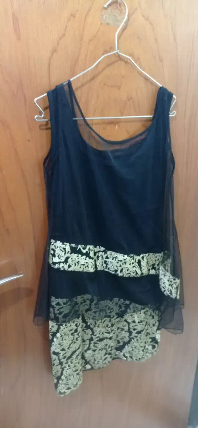 تعدادی لباس|لباس|ساری, |دیوار