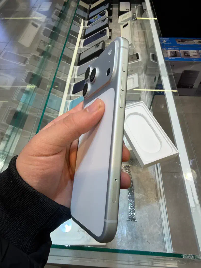 iphone 17 Pro max (ایفون ۱۷ پرو مکس در حد)|موبایل|مشهد, احمدآباد|دیوار