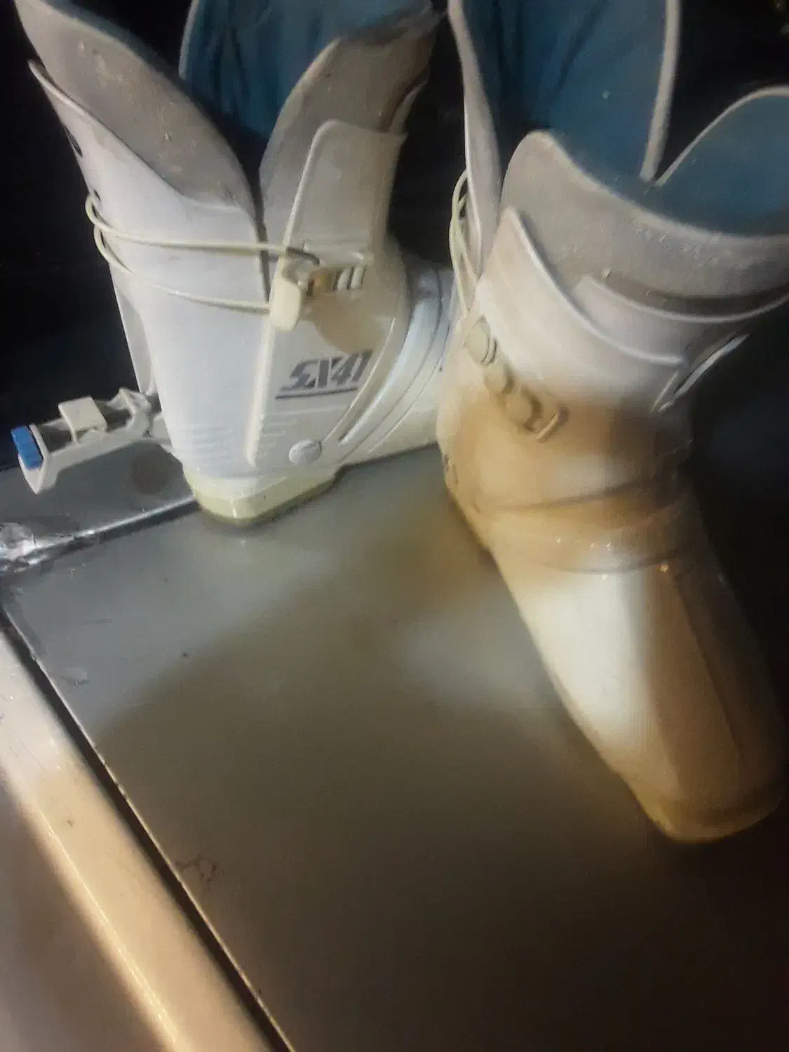 کفش اسکی|کیف، کفش، کمربند|رشت, بلوار گیلان|دیوار