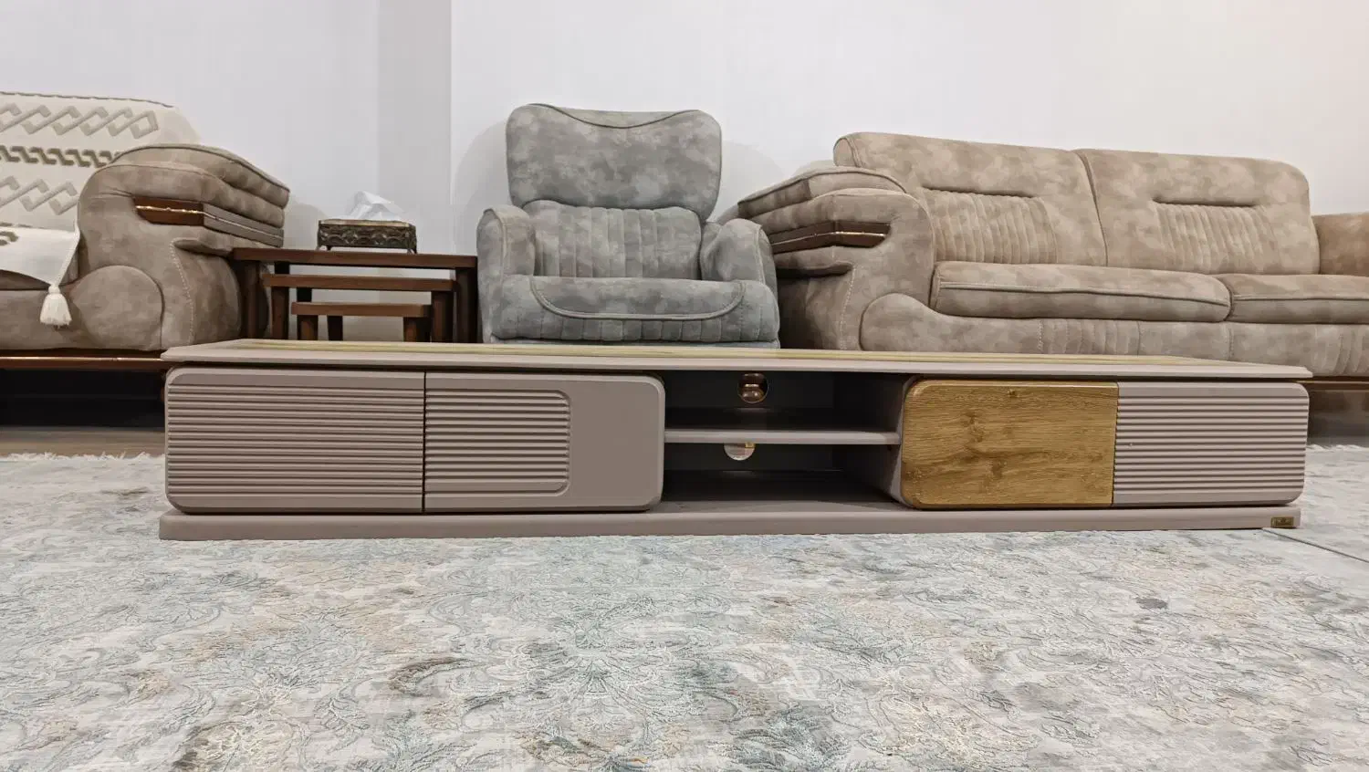 زیر تلویزیونی|مبلمان خانگی و میز عسلی|رشت, گلسار|دیوار