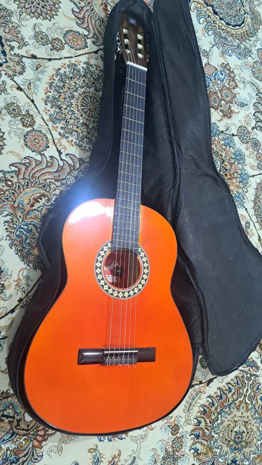 گیتار کلاسیک نو بدون کارکرد|گیتار، بیس، امپلیفایر|صحنه, |دیوار