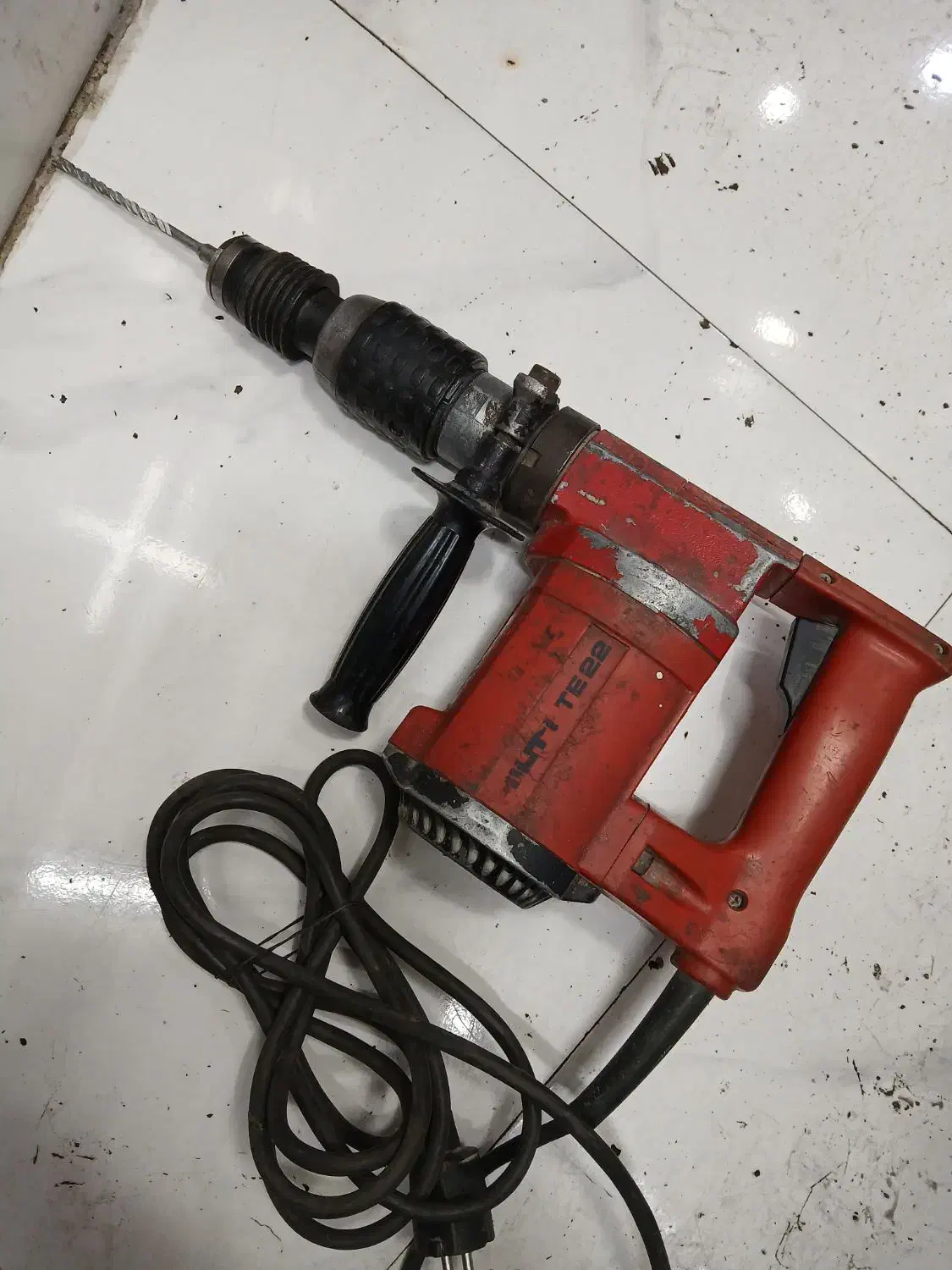 هیلتی|ابزارآلات|تهران, آهنگ|دیوار