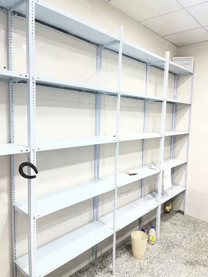 قفسه آهنی در حد نو|کتابخانه، شلف، قفسههای دیواری|تهران, بازار|دیوار