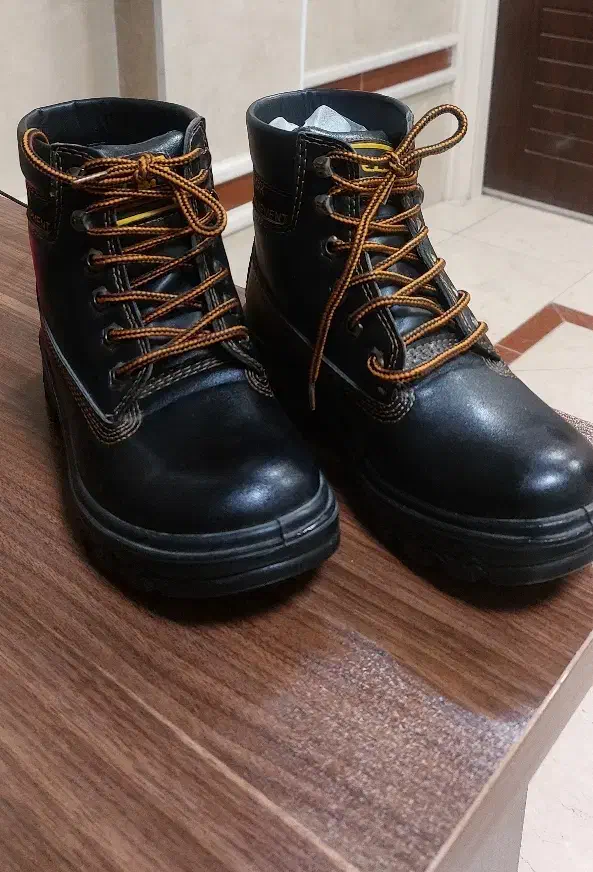 کفش پوما وبوت مناسب زمستان سایز۳۸ کاملا نو|کیف، کفش، کمربند|شهرکرد, |دیوار