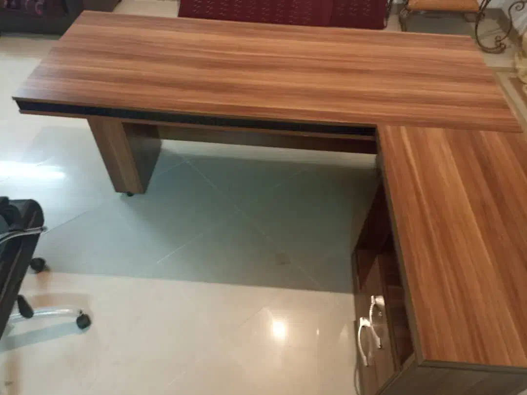 میز و صندلی دفتر کار در حد نو|دفتر کار|زاهدان, |دیوار