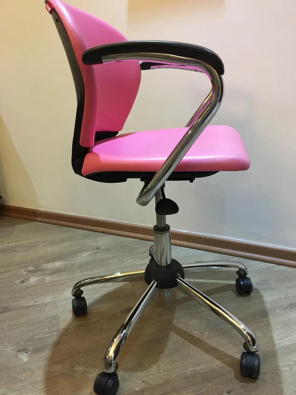 صندلی دخترانه|تخت و صندلی بچه|رشت, گلسار|دیوار