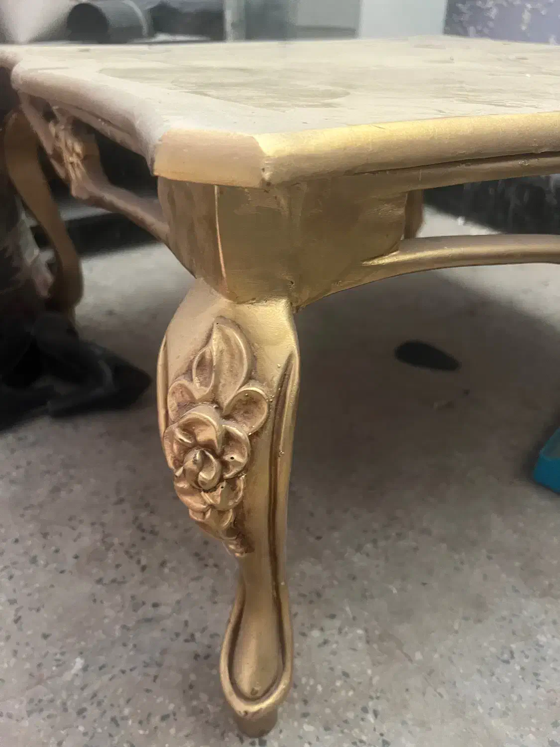 میز با دو عدد عسلی طلایی|مبلمان خانگی و میز عسلی|بروجرد, |دیوار