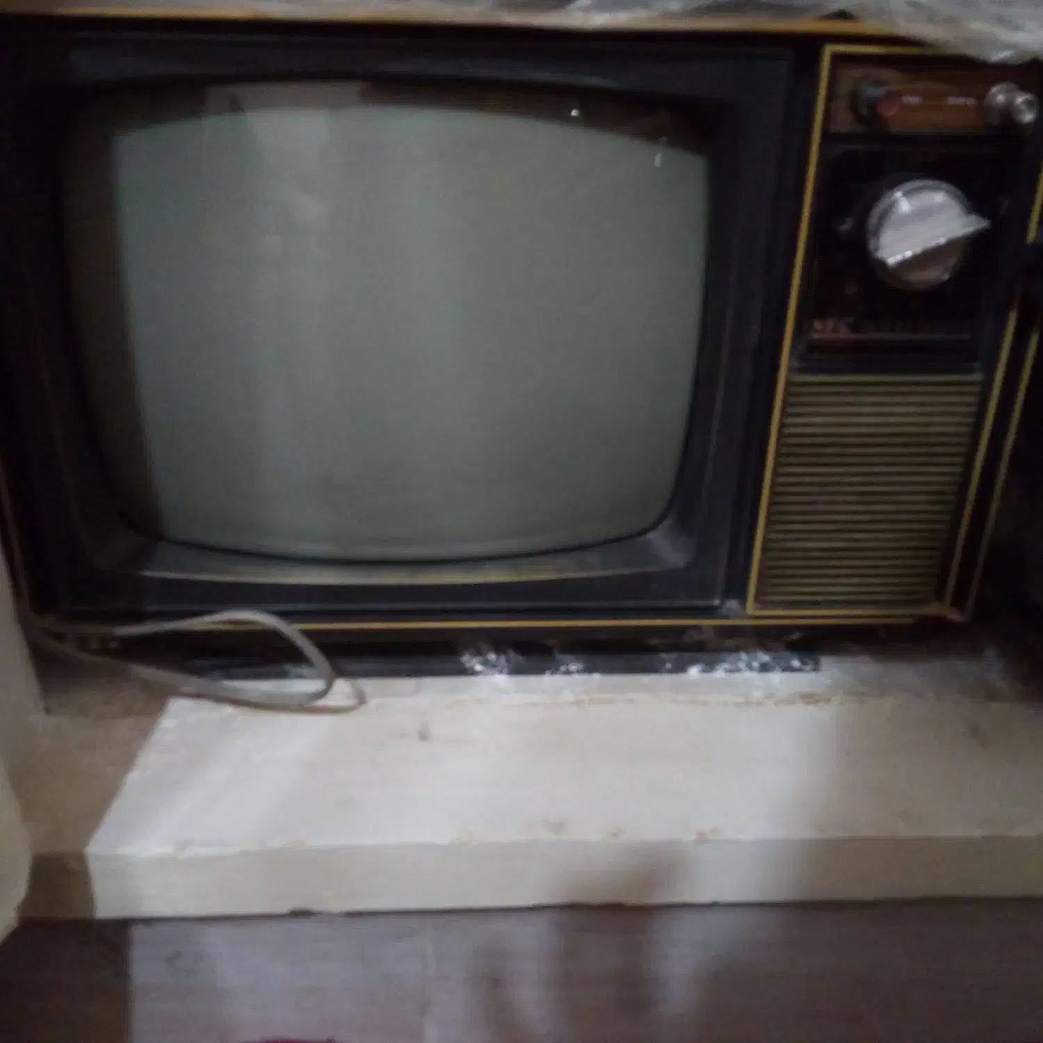 تلویزیون|تلویزیون و پروژکتور|شیراز, وصال|دیوار