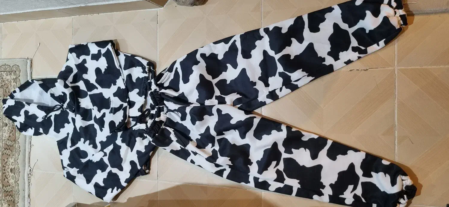 لباس نوجوان|لباس|کاشان, امیرکبیر|دیوار