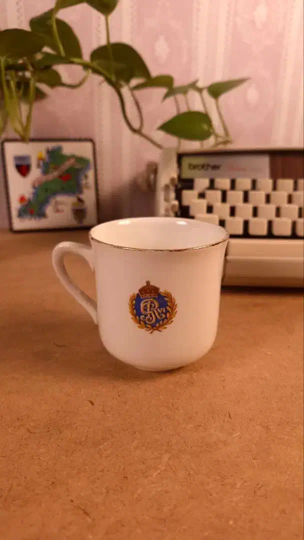 لیوان تاجگذاری شاه جورج ششم|کلکسیون اشیاء عتیقه|تهران, امام زاده عبدالله|دیوار