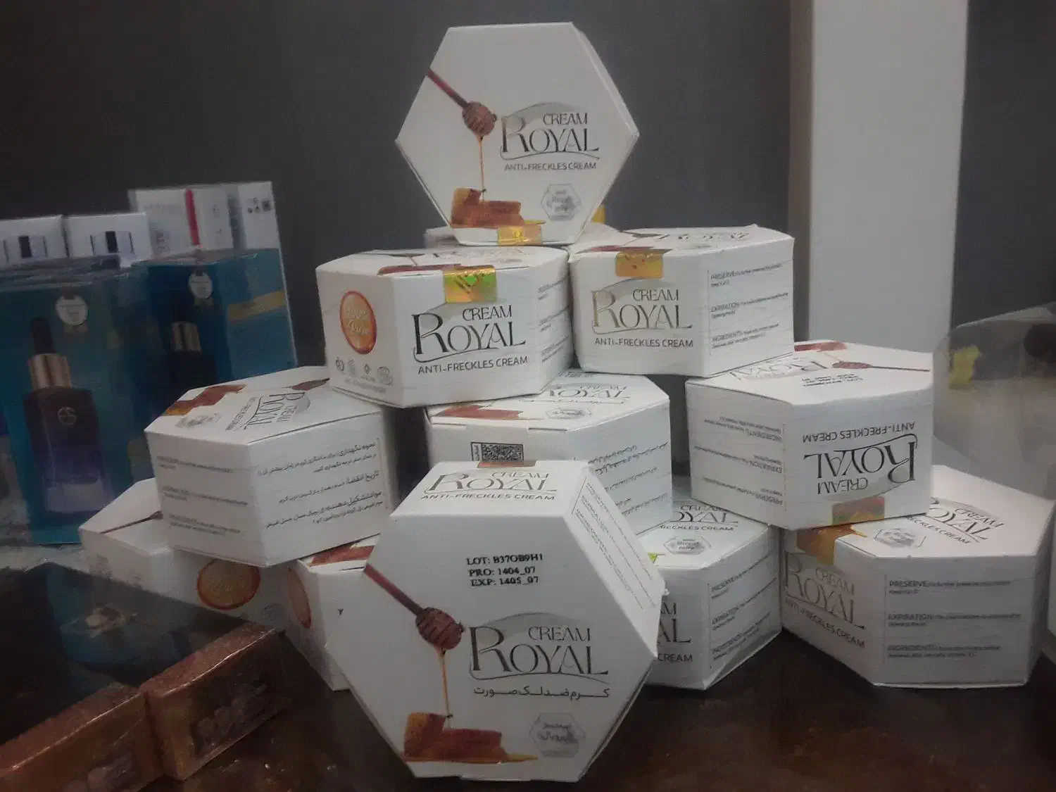 کرم ژل رویال اورجینال ۶۰۰تومان|آرایشی، بهداشتی، درمانی|کاشان, باغچه فیض|دیوار