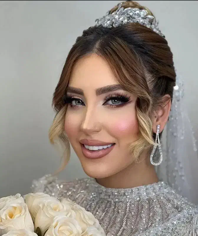 میکاپ و شینیون تخصصی (با مناسب ترین قیمت )|خدمات آرایشگری و زیبایی|خرم‌آباد, |دیوار