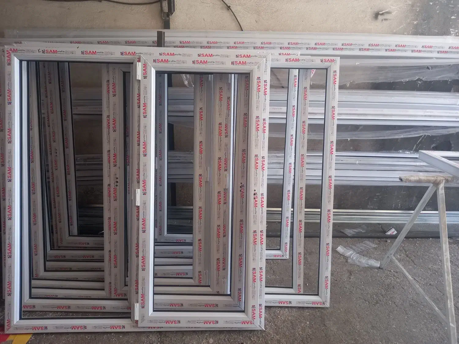 ساخت و تعمیر درب و پنجره دوجداره و توری پلیسه|خدمات پیشه و مهارت|پیشوا, |دیوار