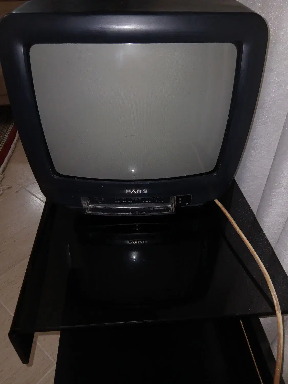 تلویزیون۱۴|تلویزیون و پروژکتور|مهاجران, |دیوار