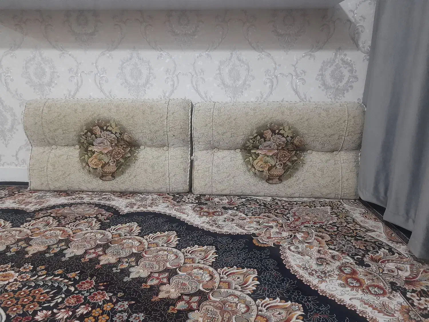 پشتی|رختخواب، بالش، پتو|سمیرم, |دیوار