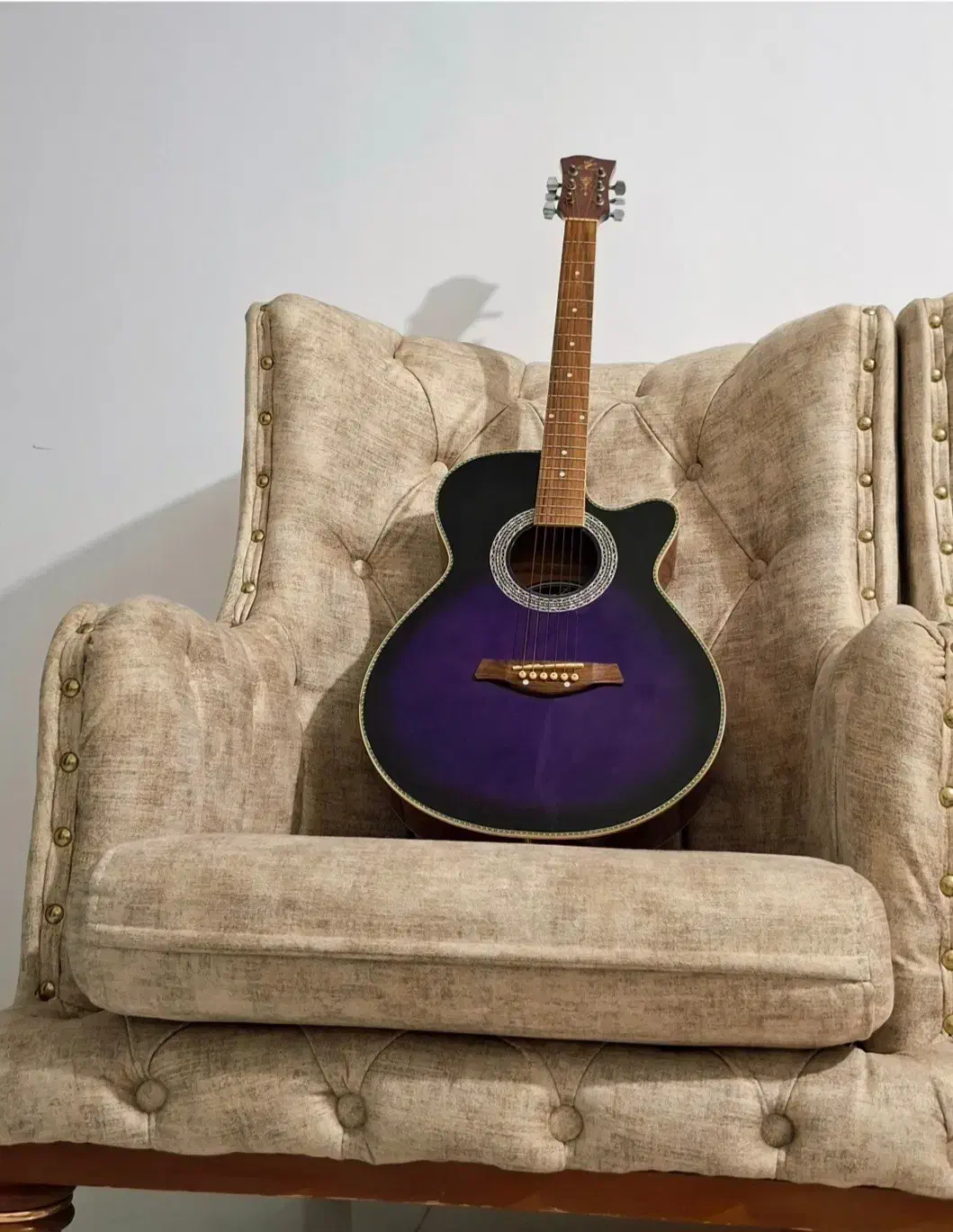 گیتار یاماها مدل آکوستیک بنفش رنگ|گیتار، بیس، امپلیفایر|بابلسر, |دیوار