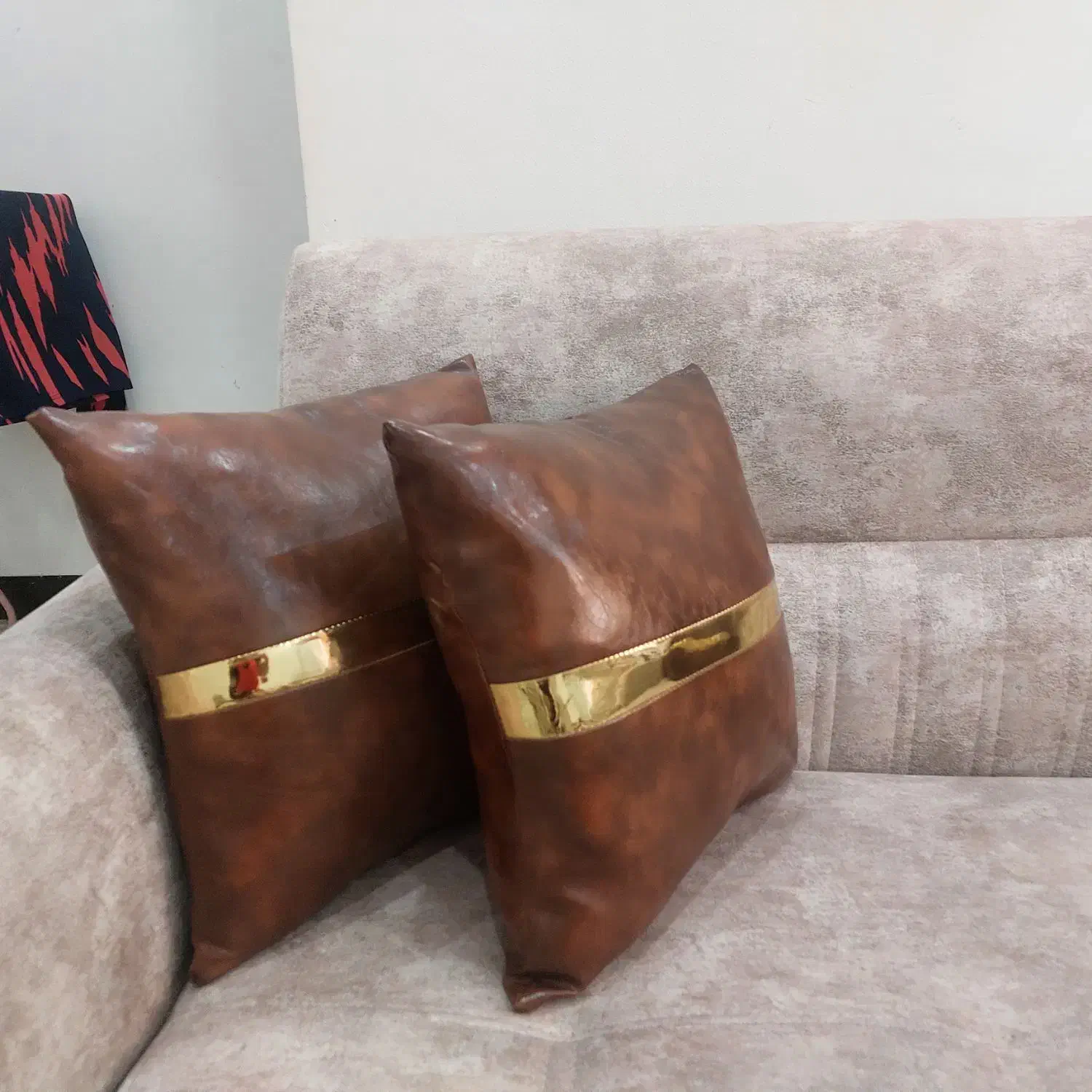 کوسن مبل با رویه چرم اصل|مبلمان خانگی و میز عسلی|اندیشه, اندیشه فاز ۱|دیوار