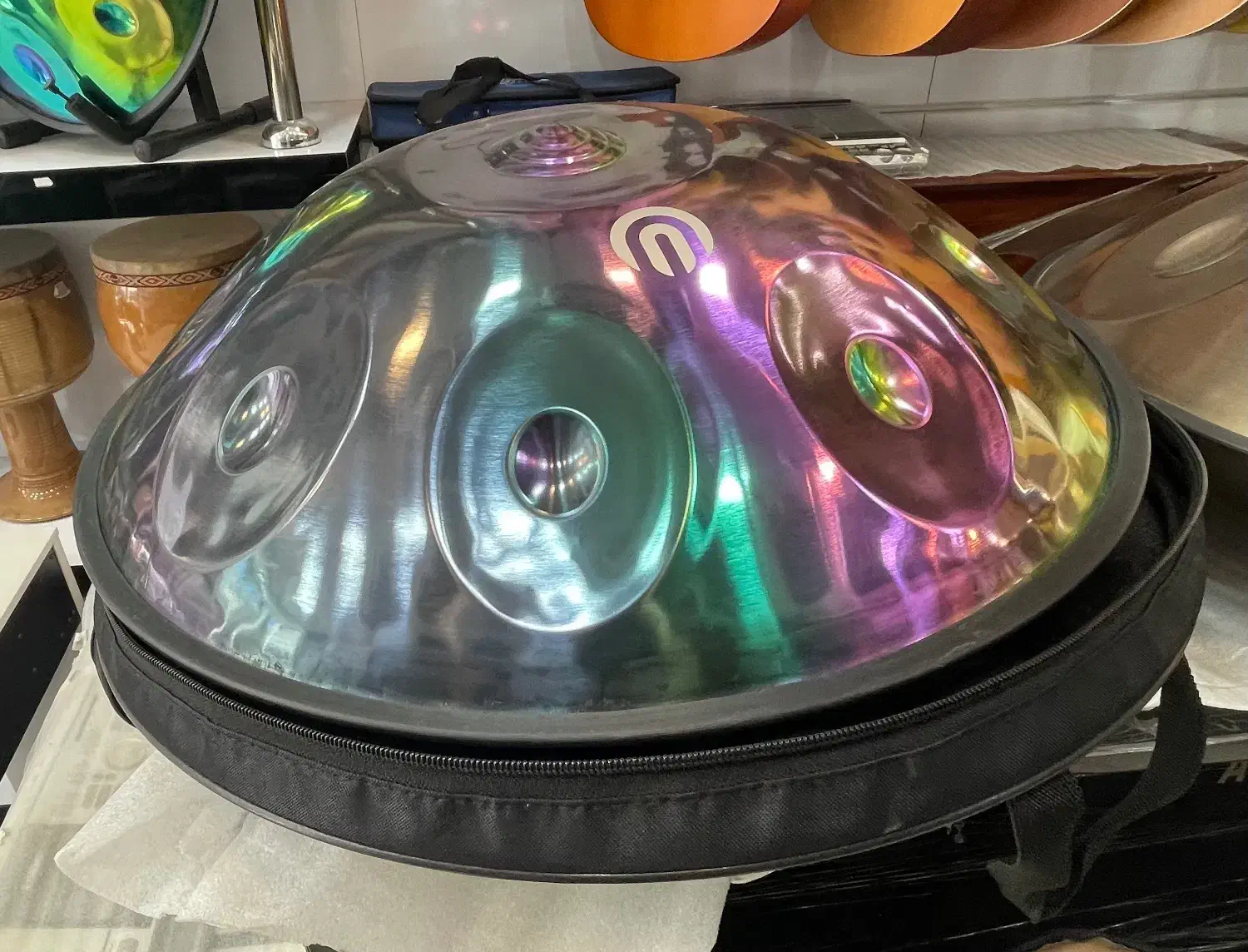 هنگ درام|درام و پرکاشن|اصفهان, باغ دریاچه|دیوار