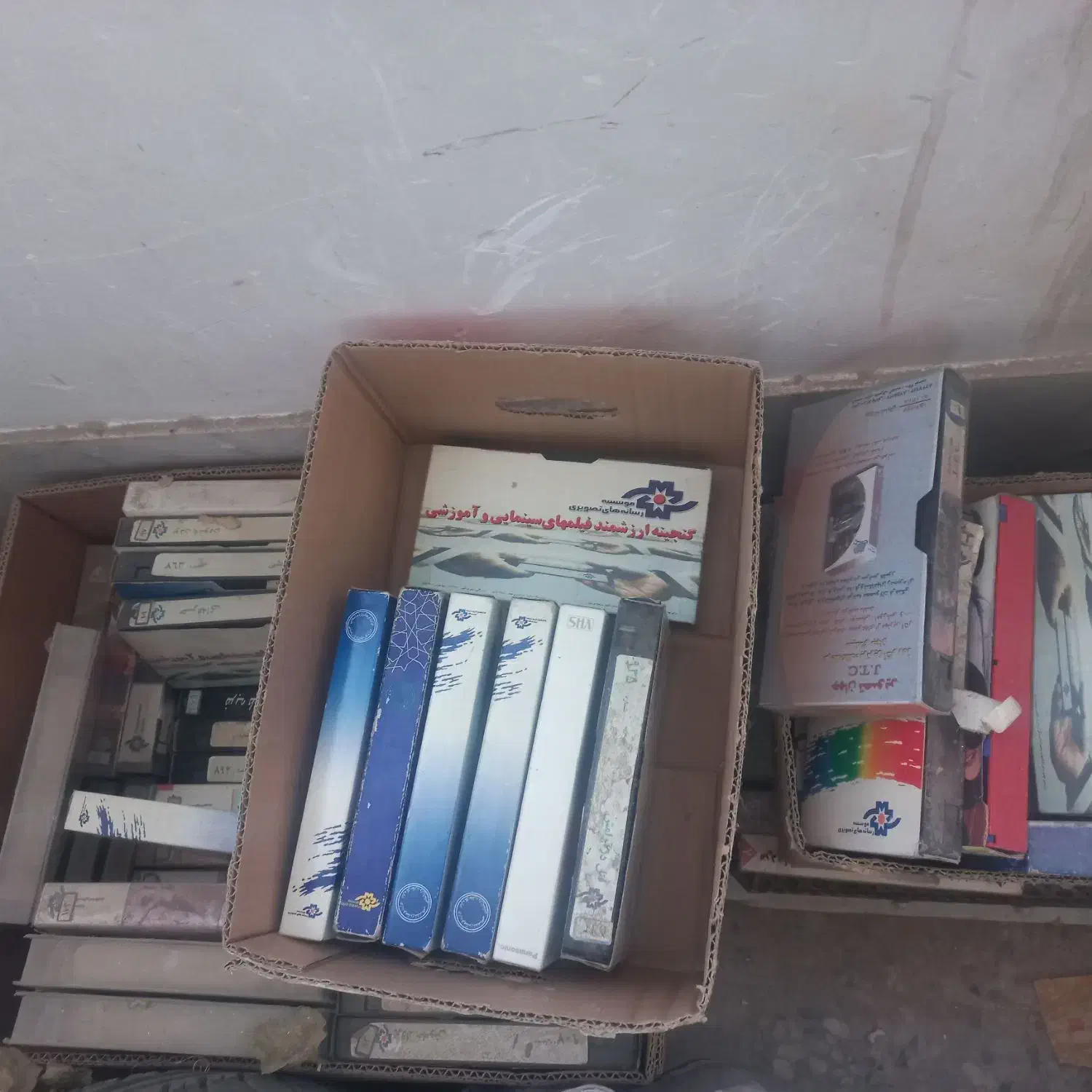 تعدادی فیلم ویدئو|پخشکننده DVD و ویدیو|یزد, |دیوار