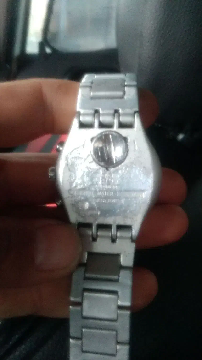 ساعت سویسی|ساعت|صحنه, |دیوار