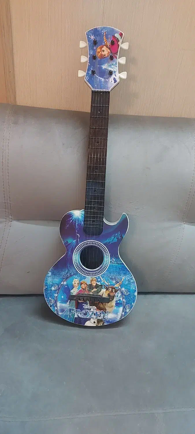 گیتار بچه گانه|اسباببازی بچه|شاهینشهر, خانه کارگر|دیوار