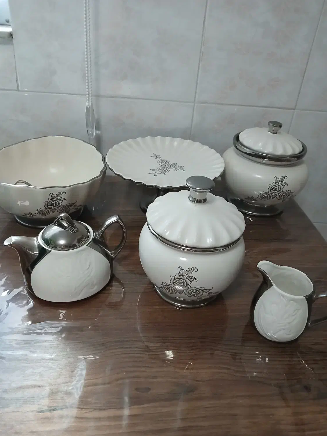 سرویس پذیرایی|کلکسیون اشیاء عتیقه|گرگان, |دیوار